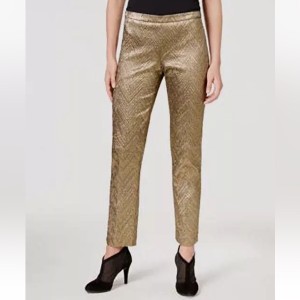 Trina Turk Osmond Metallic
Jacquar Holiday Pants In Gold
Size 10 NWT